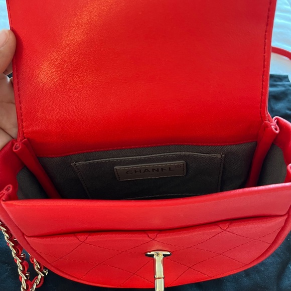 NEW Chanel Messenger Bag Quilted Red Leather Authentic Crossbody Shoulder Purse - Picture 5 of 15